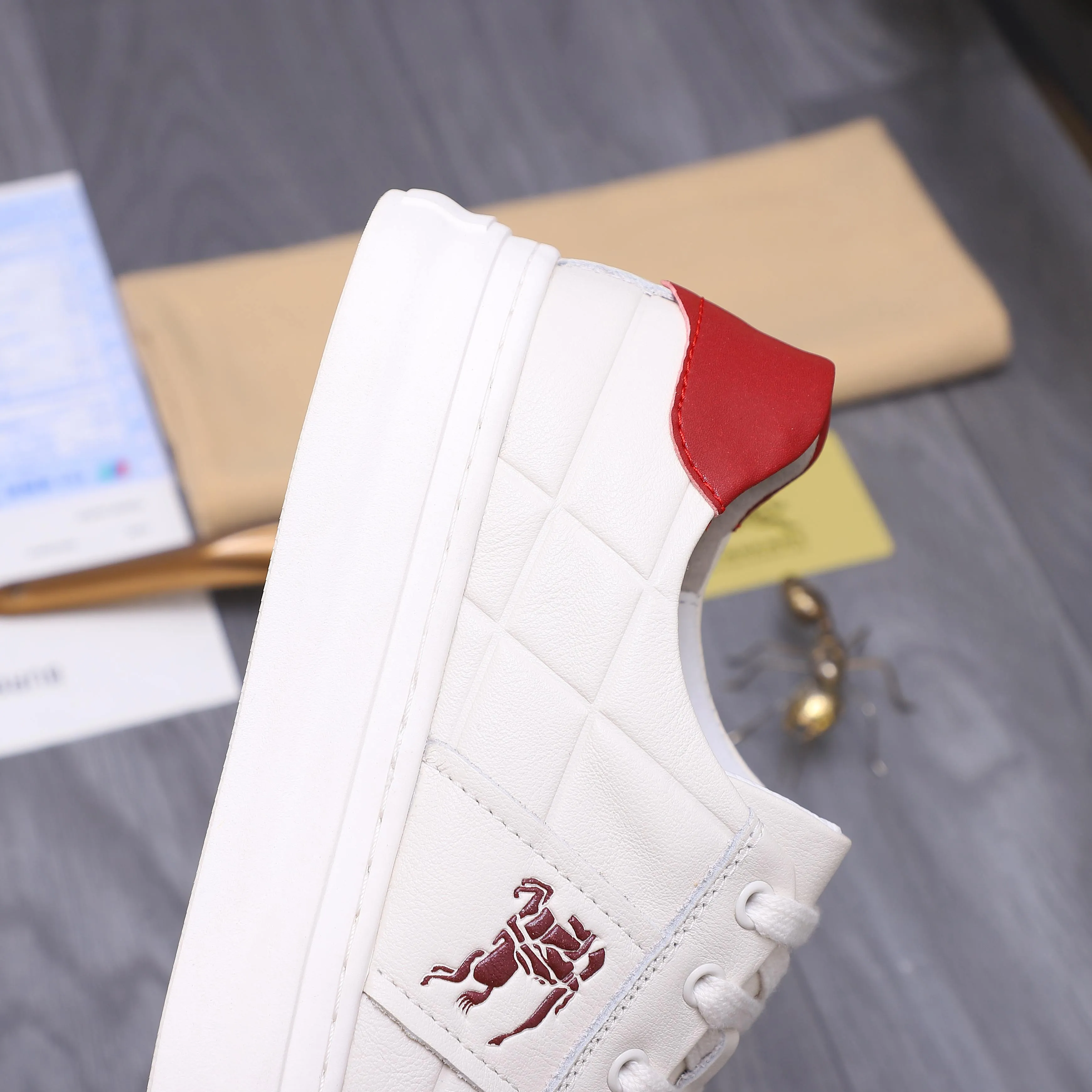 Men's shoes 💰p400 Product trademark: Burberry "Burberry" casual shoes Regular size: 38-44 Product materials: Selected cowhide embossed upper, pigskin lining, rubber outsole